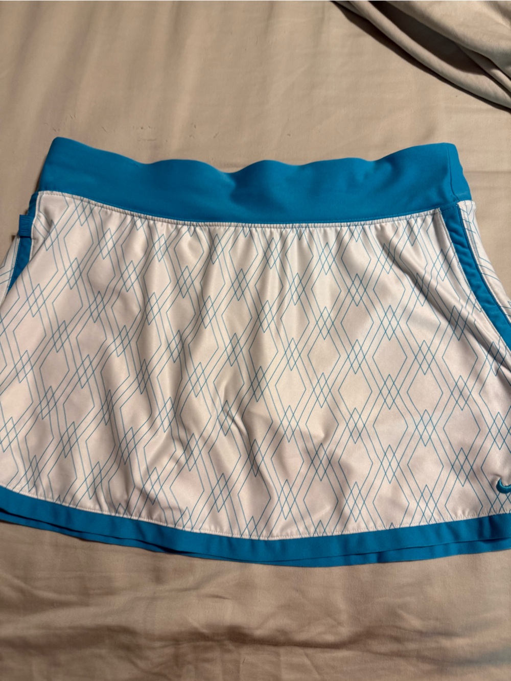 Nike Athletic Skort. Size M. Great condition. Teal/White.